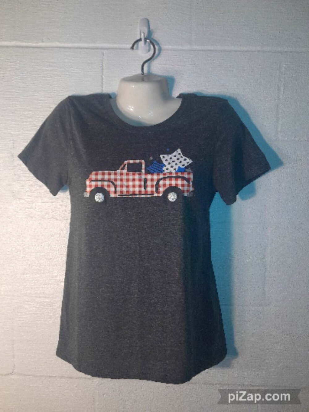 Women's Red White Blue Gingham Truck Patriotic Summer T-Shirt Size Small Gray